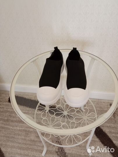 Кроссовки новые