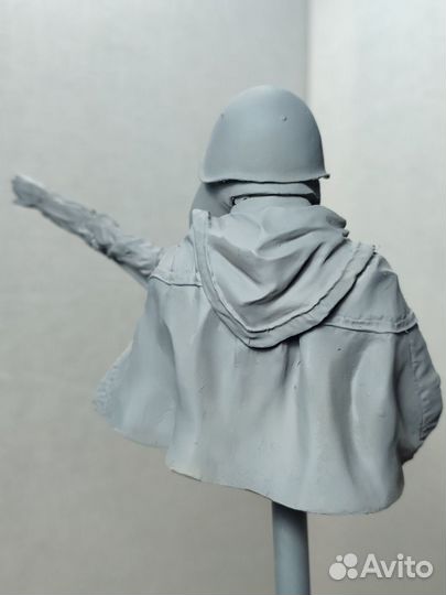 Настольная фигурка