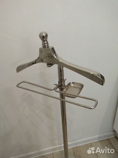 Дизайнерская металлическая вешалка для костюма