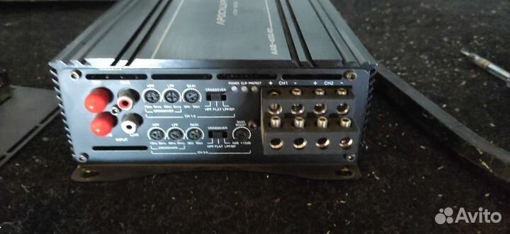 Автомобильный усилитель atom