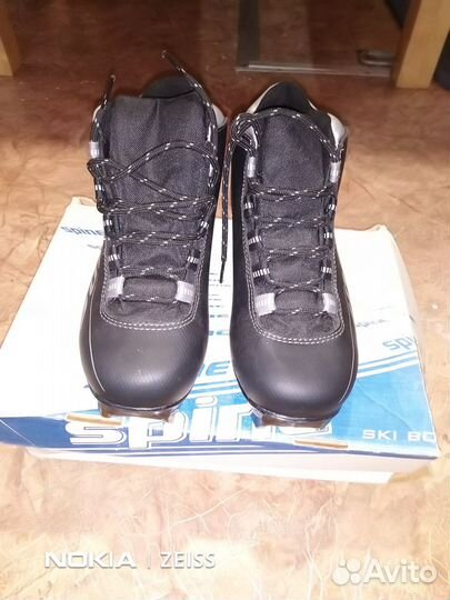 Продам лыжные ботинки