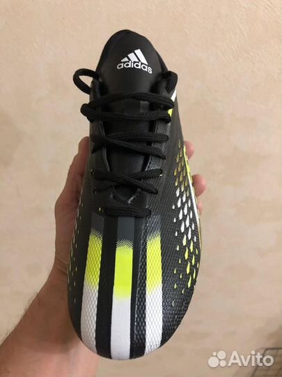 Футбольные бутсы adidas