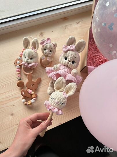 Вязаные зайчики, игрушки