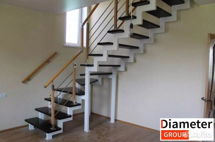 Солидная лестница с ограждением