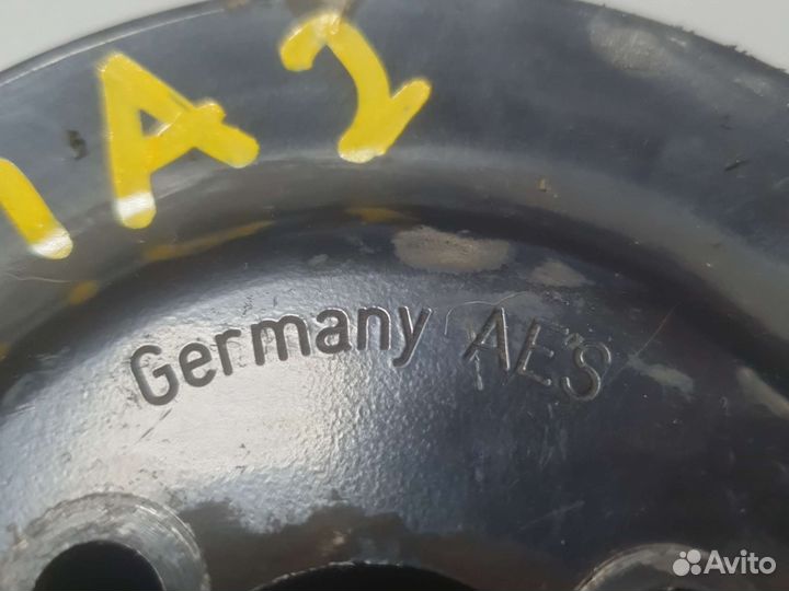 Шкив водяного насоса помпы Skoda Fabia 2 1.2 л