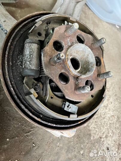 Кулак задний левый правый в сборе Honda crv rd1