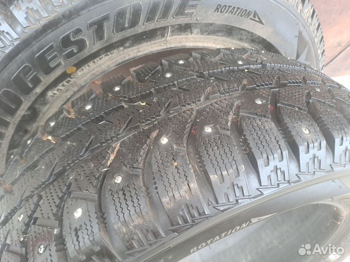 Bridgestone Ice Cruiser 7000 215/60 R17