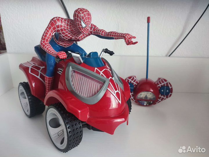 Человек паук на квадрацикле