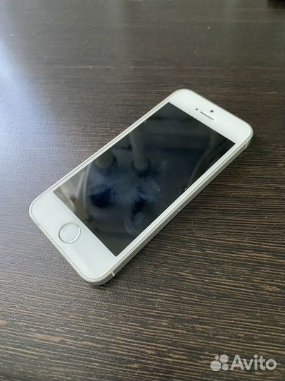 Телефон iPhone SE 2016