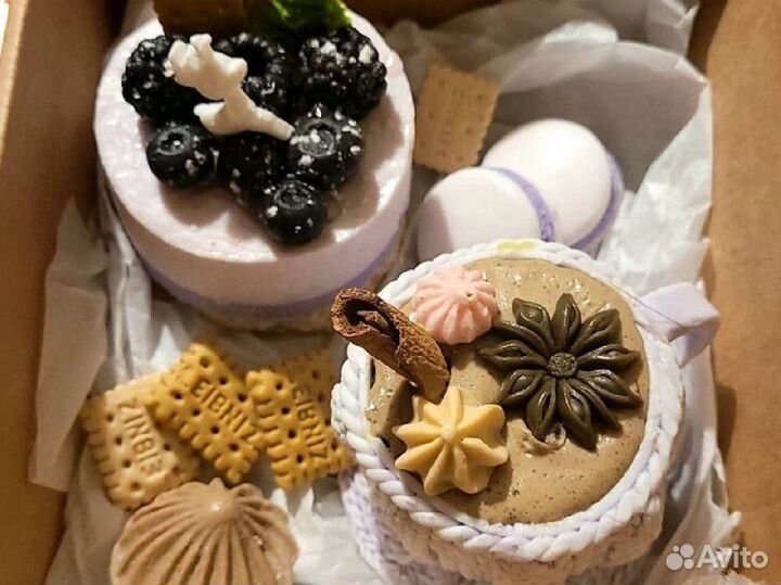 Набор пирожное и чашка кофе