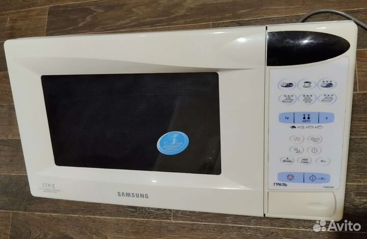 Микроволновая печь с грилем Samsung CE2833NR