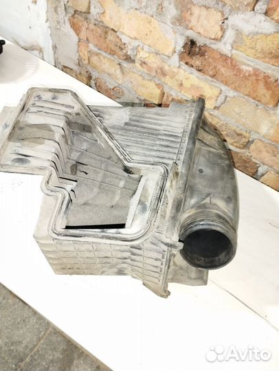 Корпус воздушного фильтра bмw 7 Е65 бмв 7 Е65 Е66