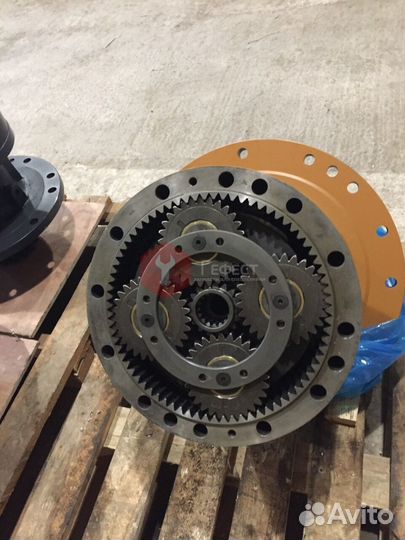 Редуктор поворота Hyundai R55W-9A 31M8-10140