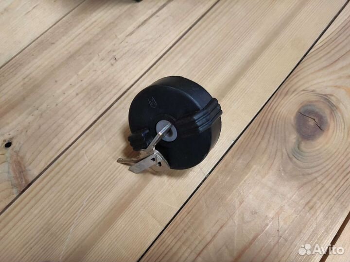 Крышка бензобака с ключом ваз/lada классика