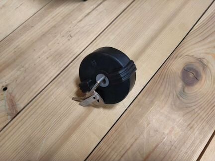 Крышка бензобака с ключом ваз/lada классика