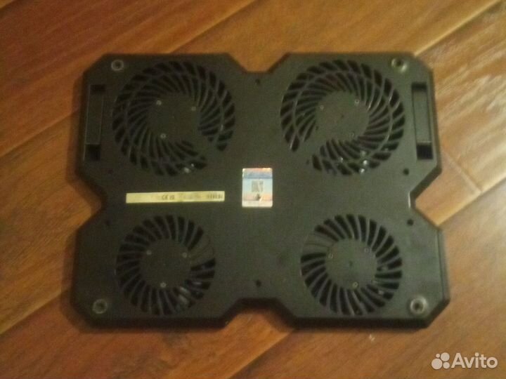 Подставка с охлаждением