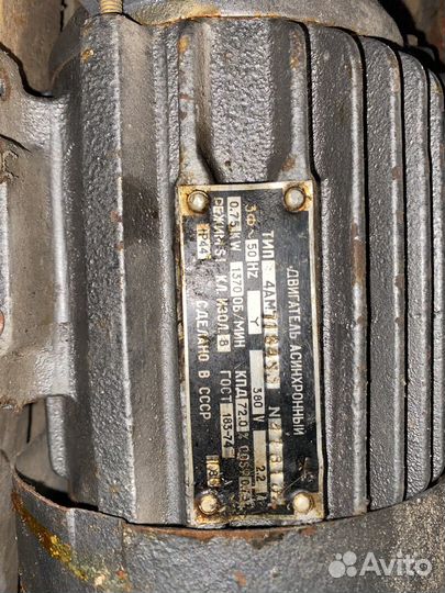 Трехфазные электродвигатели, трансформаторы, насос