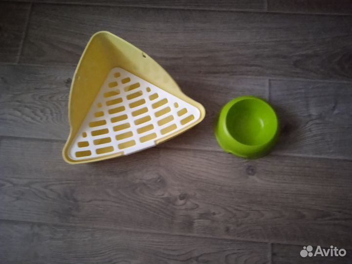 Туалет угловой для грызунов+кормушка в подарок