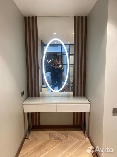 Консольный стол с зеркалом