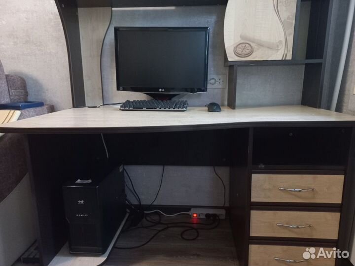 Компьютерный стол