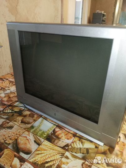 Продам телевизор Hitachi C29-TF650S