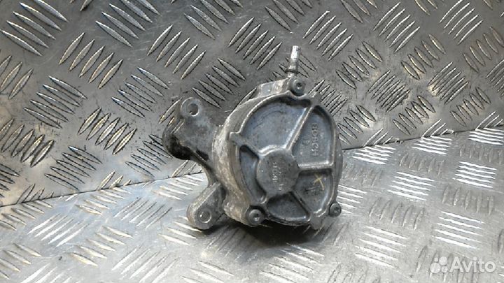 Насос вакуумный Peugeot 407