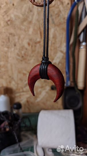 Кулон ручная работа из дерева Лунница