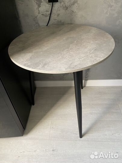 Кухонный стол