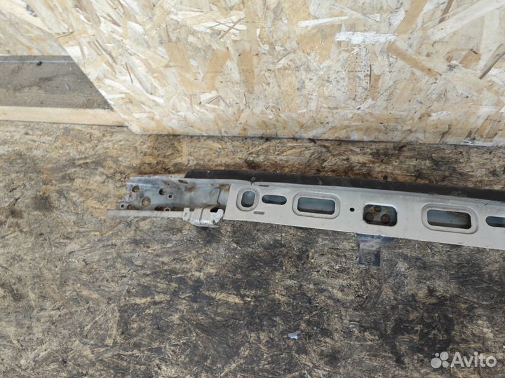 Усилитель переднего бампера Renault Laguna 1