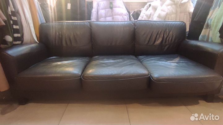 Кожаный диван бу