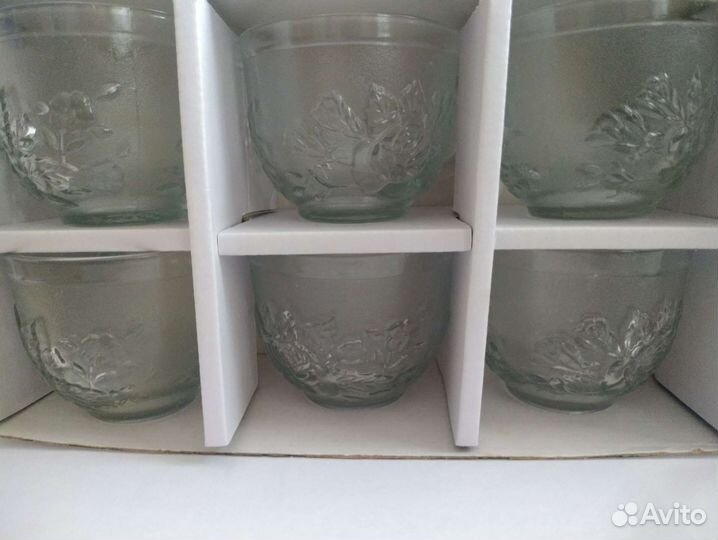 Набор чайных чашек и блюдец