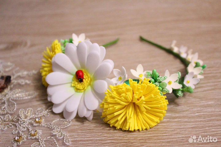 Ободок из одуванчиков и ромашек