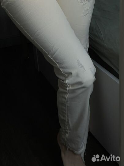Джинсы стрейч молочные новые