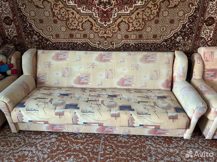 Раскладной диван и 2 кресла
