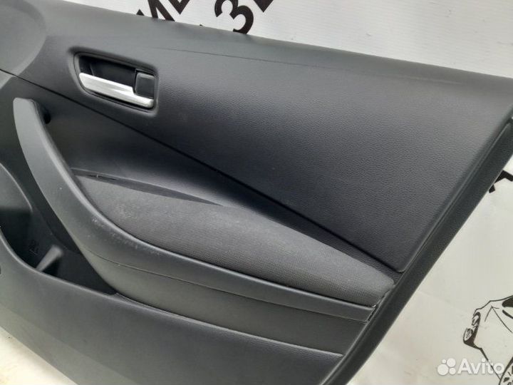 Обшивка двери передняя правая Toyota Corolla 210