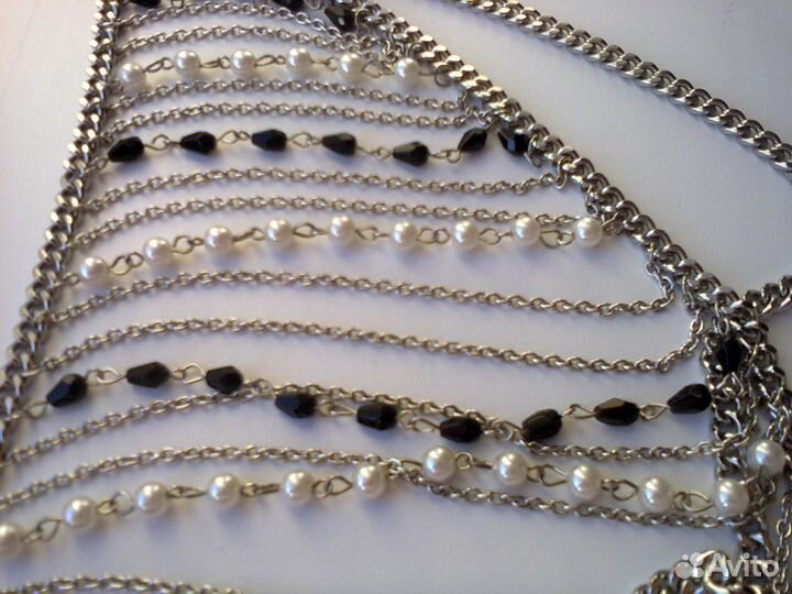 Жилет из цепочек и бусин