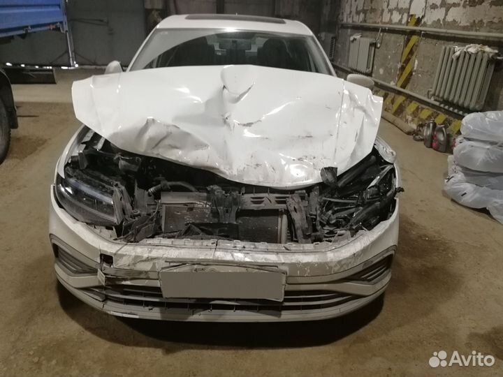 Volkswagen Bora 1.5 AT, 2022, битый, 44 342 км