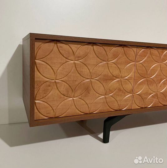 Тумба под тв Bravo на опорах