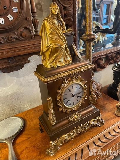 Старинные каминные часы