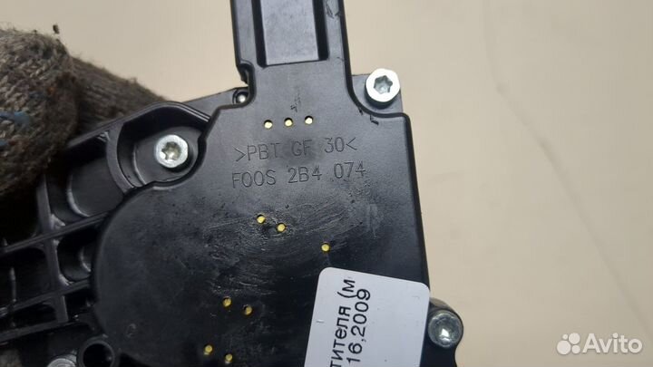 Двигатель стеклоочистителя задний Renault Koleos