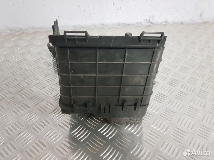 3C0915336 Полка аккумулятора Volkswagen Passat B7