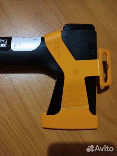 Топор fiskars