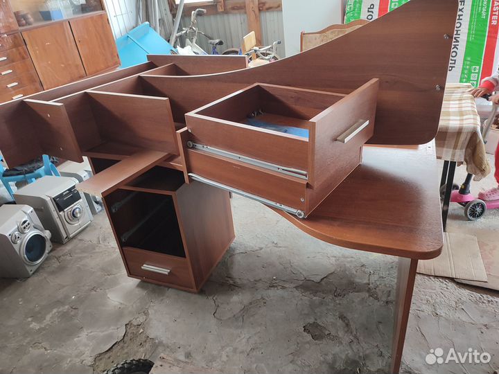 Письменный стол