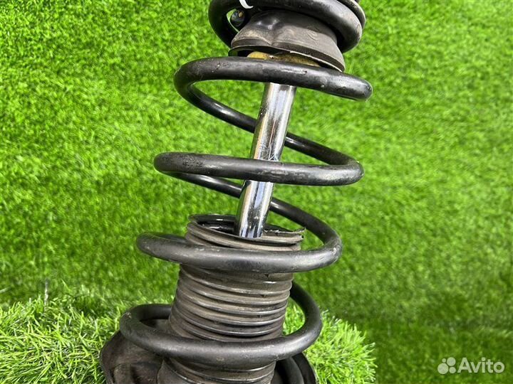 Стойка подвески 95 т. км передняя левая Volkswagen