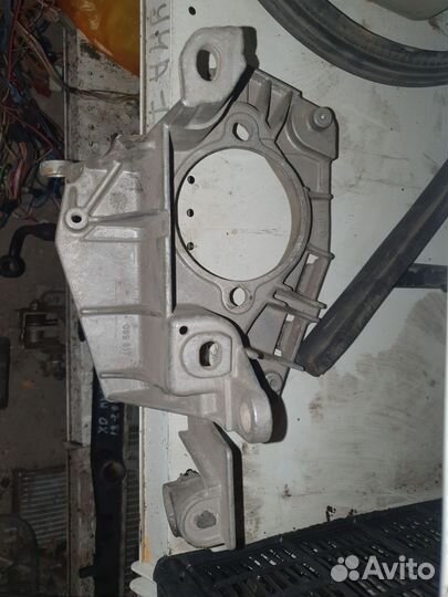 Кронштейн акамулятора и подушки Рено Симбол.Клио