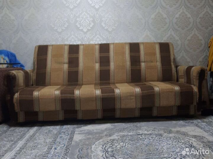 Диван