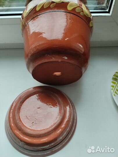 Глиняный горшок для цветов