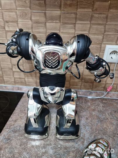 Игрушка робот с пультом