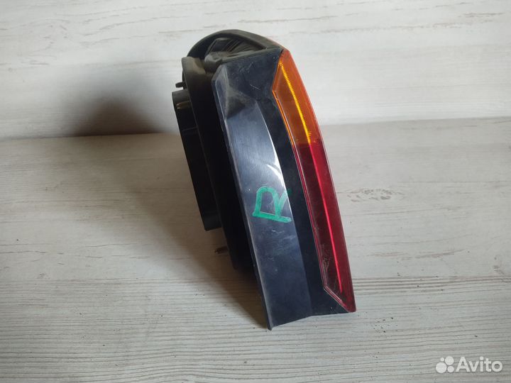 Фонарь задний правый Mitsubishi Carisma