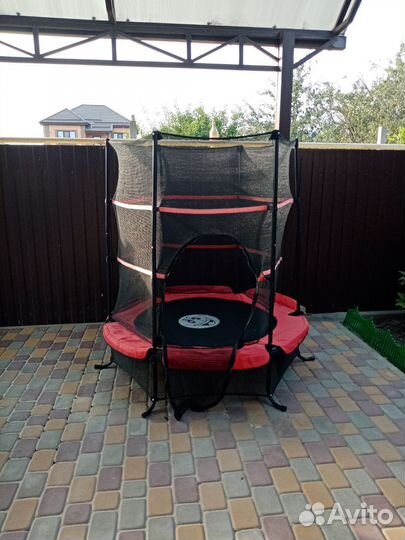 Батут с защитной сеткой